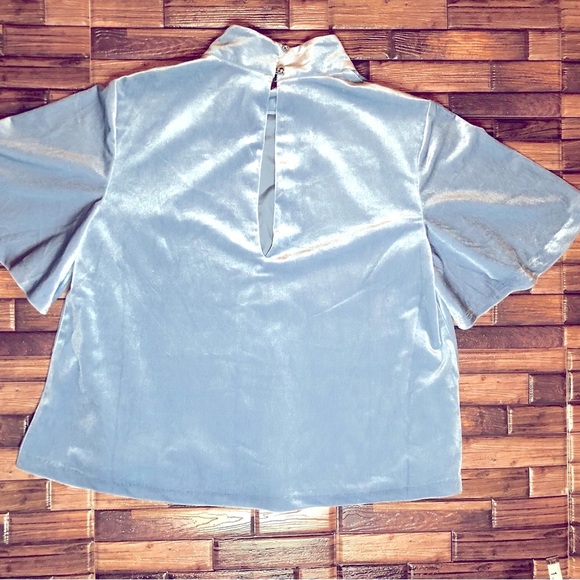 ISLA Short Bell Sleeve Blouse - Picture 3 of 12